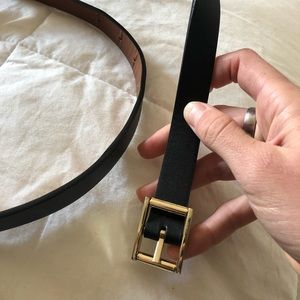 Reversible black/brown thin belt. Size small.